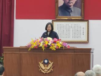 肯定警方維護治安辛勞 蔡英文至警政署頒發獎勵金