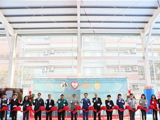 嘉縣永慶高中「王楊嬌光電風雨球場」啟用 能運動能發電