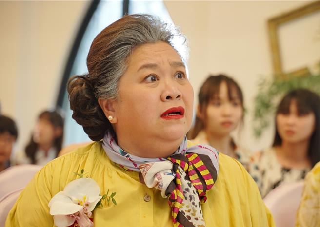 鍾欣凌在《我的婆婆2》婆婆降級小媳婦。（公視提供）