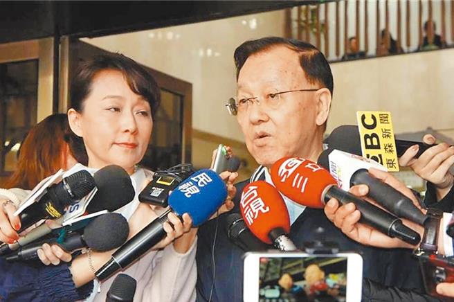 郭新政（左）、盛竹如（右）因「谁摔死了李新」影片，被依诽谤罪判刑确定 。（本报资料照片）