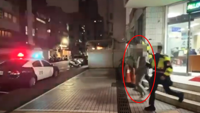 车手佯称帮老板提领81万元，遭警当场识破还搜出毒品。（翻摄自影片）