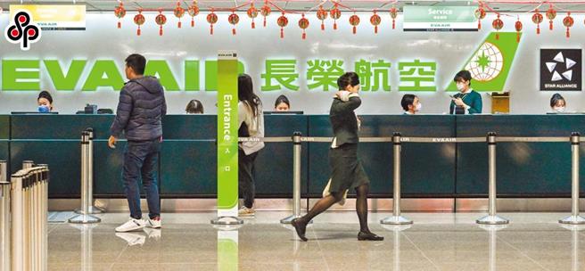 桃園市機師職業工會近日取得對長榮航空的罷工權，並公告2段警戒時間分別為春節及清明連假期間。（報系資料照）