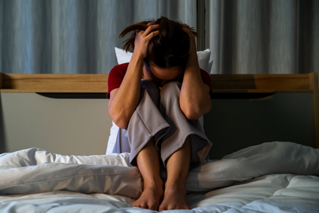 长期失眠者易注意力不集中，影响工作表现与生活品质。（示意图，Shutterstock／达志）