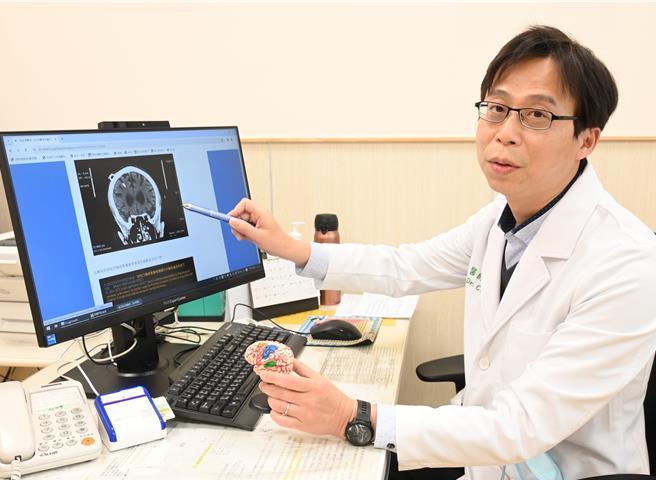 台南市立安南医院精神科主任张俊鸿表示，适量玩游戏对脑部大有助益。（台南市立安南医院提供／程炳璋台南传真）