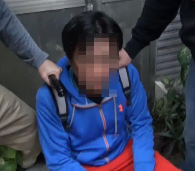 翁嫌利用免费餐券诈得被害人身份证资料。（警方提供）