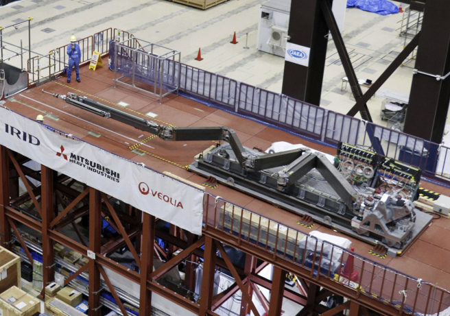 福島第一核電廠內，用來移除熔落核燃料的機械手臂。（圖／美聯社）