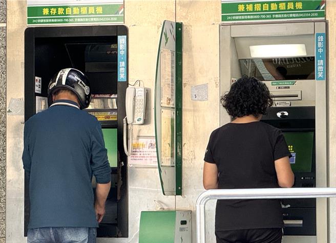 金門地區去年詐騙案件類型前3名為「假投資(交友)」、「解除分期付款」及「假網拍」，提醒民眾做任何匯款時務必小心，切勿上當！（示意圖／于家麒攝）