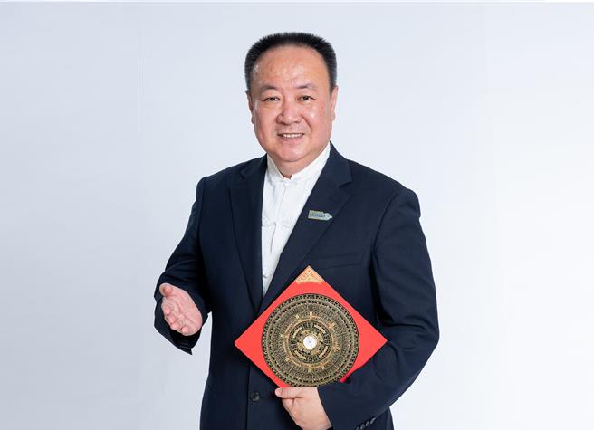 谢沅瑾以磁场、环境等科学方式，将易经、堪舆风水融入生活广泛运用。（葫芦墩文化中心提供）