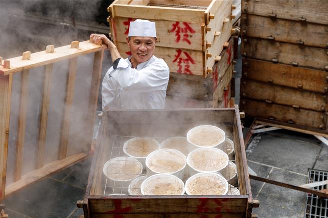 辦桌是台灣宴席特有的模式，它有主題並與台灣生活相依，比如尾牙、生日、入厝、新生、死亡等都是辦桌主題。（百年台菜豐辦桌提供／吳娮翎台北傳真）
