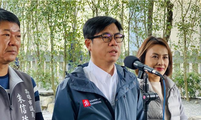 陈其迈说，市府对于旗山老街有最新造街计画，包括角楼跟附近的造街计画，文化部也补助了7700万的预投注经费来整建改善老街状况，希望能再造旗山观光景点。（记者林雅惠摄）