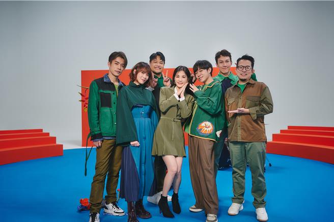 蘇打綠日前邀Ella（中）再度合作〈你被寫在我的歌裡（蘇打綠版）〉。（蘇打綠有限公司提供）