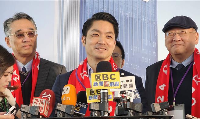 台北市長蔣萬安（圖）26日出席劍南路站多目標大樓工程簽約典禮，並表示該棟大樓未來將成為大直地區的新地標，也與市府打造15分鐘城市的目標一致。（丁上程攝）