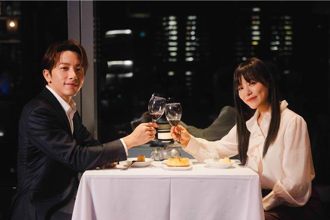 丁噹、坤达日前拍摄〈最好不要再遇见你〉MV。（相信音乐提供）