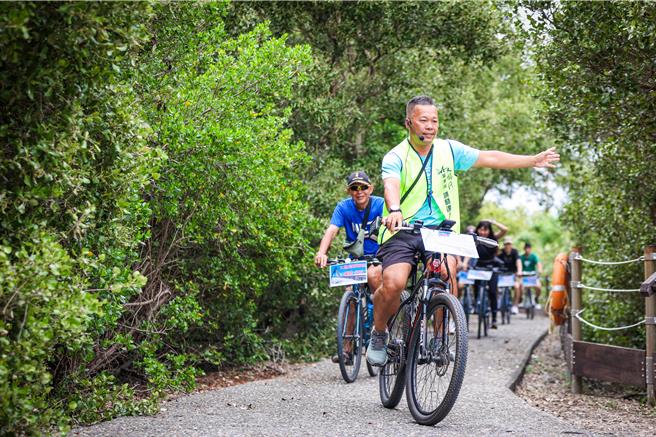羅博原指出，對一般遊客來說，大鵬灣缺乏亮點，在大鵬灣騎車只有熱而已，但其實不然，大鵬灣的溼地風景美、路徑涼爽。（羅博原提供／謝佳潾屏東傳真）