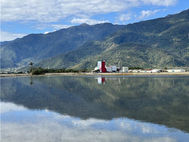 台东县关山镇巨鹿壁画《心之地》，是艺术家何彦霖参加纵谷大地艺术季作品。（蔡旻妤摄）