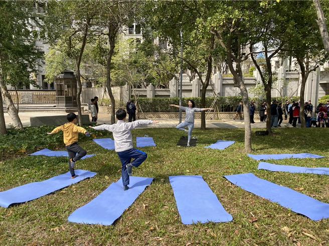 全新的新竹市长春公园26日完工启用，即起可提供全龄无障碍休閒场域。（陈育贤摄）