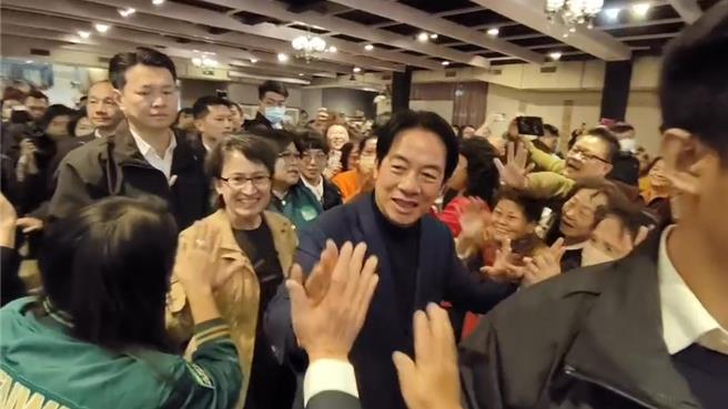 总统当选人赖清德、副总统当选人萧美琴今天与立委王美惠向乡亲谢票。（廖素慧摄）