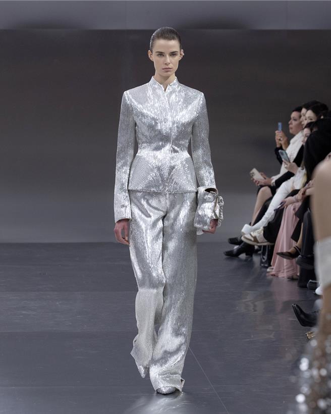 对Kim Jones来说，他本意是创作出能人能驾驭的服饰，而非服饰驾驭个人。（Fendi提供／黄唯淯台北传真）