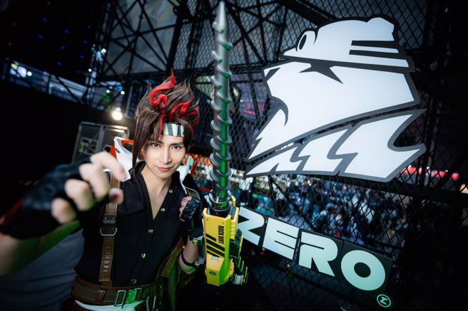 曾任全明星運動會藍隊隊長的林家佑，這次在2024台北國際電玩展扮演了米哈遊即將推出的手遊「絕區零」中的安東 伊萬諾夫，讓喜愛他的粉絲感受他多變的造型。（照片／主辧單位提供）