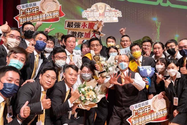  	永庆房屋副总经理简国维（图中）表示，永庆房屋的团队合作文化，是业绩爆发的致胜关键！(图/永庆房屋提供)