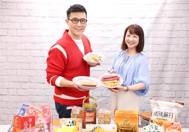 刘怡里（右）表示很多人过完年都会发胖3公斤，左为蒋伟文。（陈俊吉摄）