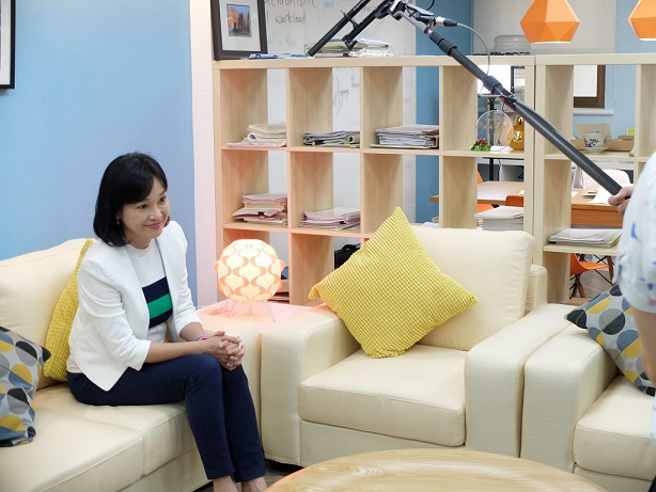 高嘉瑜辦公室的上一位主人是柯志恩，她稱可能是因為是不分區立委，就沒有多加整修，當時漏水、壁癌等很多問題沒整理。柯志恩對此反駁說，房子漏水或壁癌，跟區域或不分區有什麼關係。(摘自柯志恩粉專)