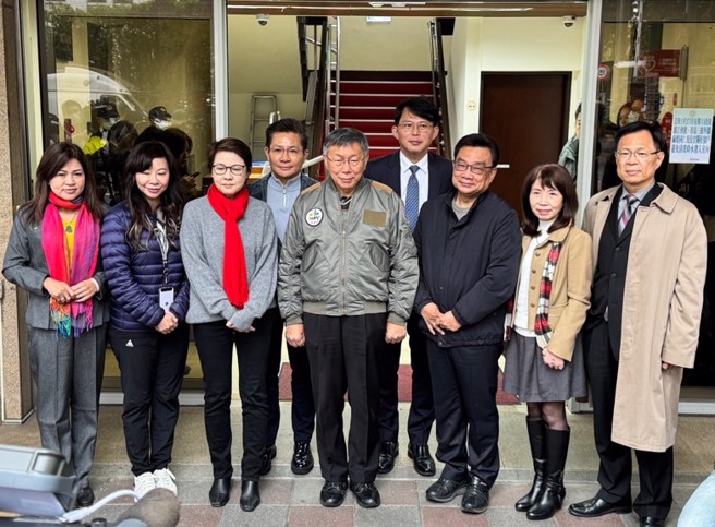 民眾党主席柯文哲26日前往立法院出席党团晨会，并与不分区立委当选人举行记者会。（姚志平摄）