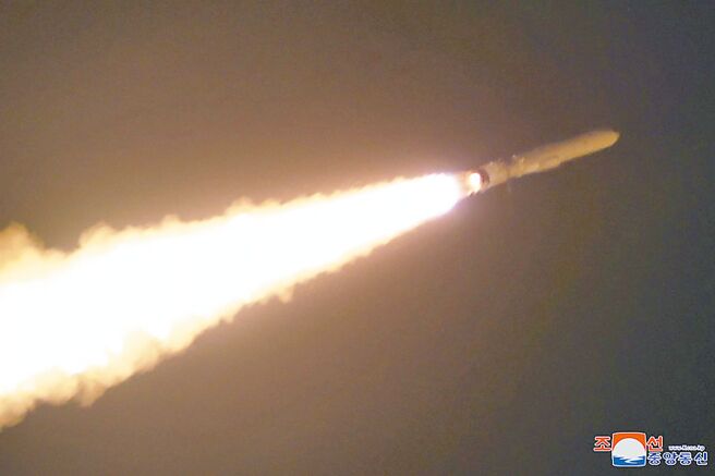 朝中社报导，北韩飞弹总局24日首次试射了正在开发中的「火箭-3-31」新型战略巡弋飞弹。（朝中社）