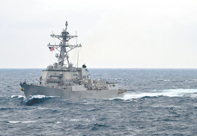 美国海军第七舰队24日派遣神盾级驱逐舰芬恩号穿越台湾海峡，表明美国致力维护所有国家的航行自由。（摘自美国海军官网）