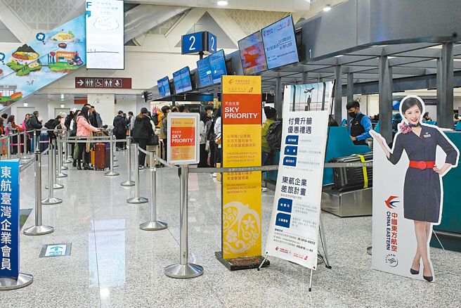 交通部开放两岸13个航点春节包机，至今没有业者申请。图为桃园机场。（陈麒全摄）