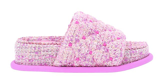 CHARLES & KEITH Dahlia粉紅愛心厚底拖鞋，2190元。（CHARLES & KEITH提供）