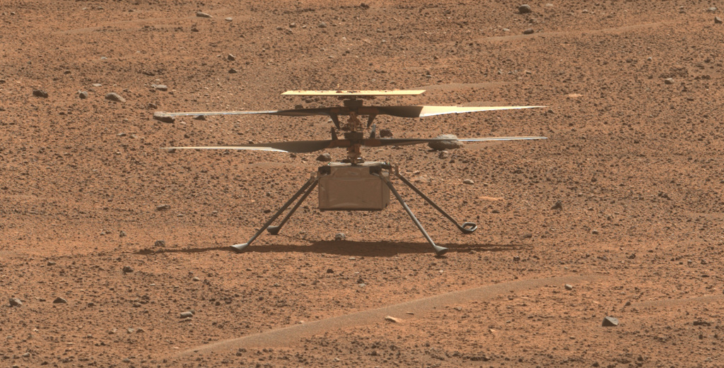 2023年8月2日，毅力號火星探測車，拍攝下機智號第 54 次飛行前一天拍攝的照片。（NASA）