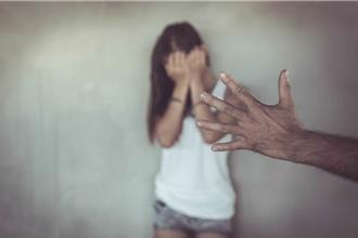 高中女与母亲聊天被问「这句」她突崩溃！揭长期遭父侵犯