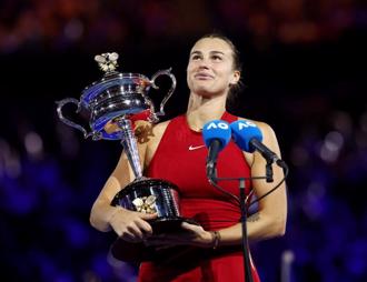 澳網》莎芭蓮卡輕取鄭欽文 女單11年來首見衛冕成功