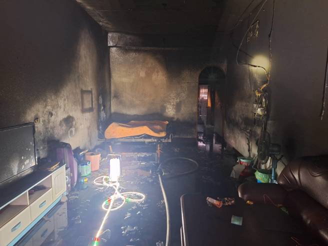 彰化民宅夺命恶火！阿公受困客厅惨成「焦尸」。(叶庭欣/翻摄)