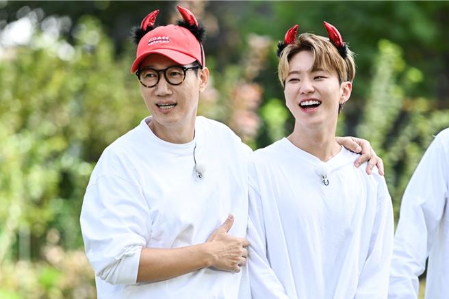 池锡辰（左）与Hoshi曾在《杜拜大富翁》合作过，2人在团内毫无哥哥的威严。（中天综合台提供）