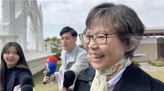 民眾党感恩餐会陆续举办中，27日在彰化市唯爱庭园席开20桌，宴请台中、彰化、南投、云林、嘉义、 苗栗等6县市选哲之友会顾问、竞选总部顾问等重要干部，民眾党前立委蔡壁如「应邀」出席。（吴建辉摄）