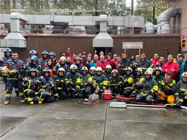 北市消防局举办电动车救灾训练交流活动，北北基桃共48名义消参与。（翻摄照片／林郁平台北传真）
