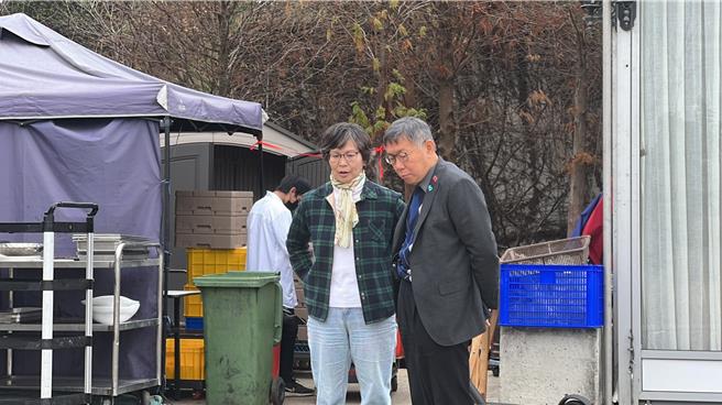 柯文哲與蔡壁如終同框，2人還到會場邊暢聊將近10分鐘，至於聊些什麼，2人均避談。（吳建輝攝）