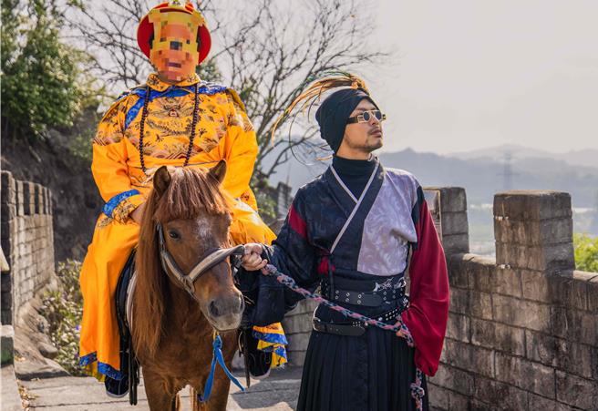 黃明志新歌找來「小熊为你」對唱。（亞洲通文創提供）