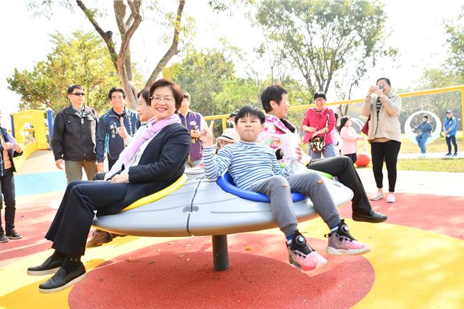王惠美说，感谢议会支持办理优化工程，打造一个全龄、多元及友善的特色游戏场域，为田尾注入全新活力，共同迎接新春赏花人潮。（彰化县政府提供／吴建辉彰化传真）