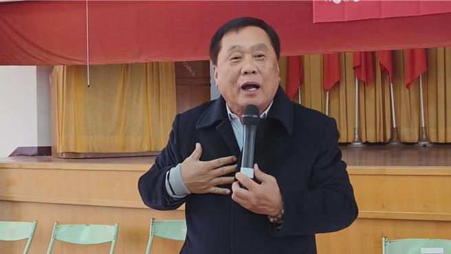 即将卸任的不分区立委翁重钧今天在国民党嘉义县党部感恩茶会上请辞党部主委。（廖素慧摄）