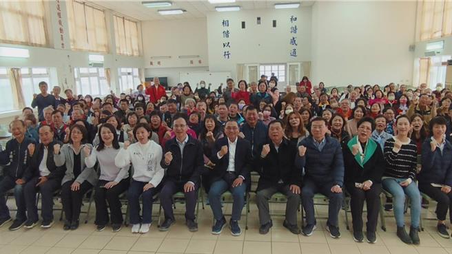 国民党主席朱立伦、新北市长侯友宜今天下午到嘉义县办2024总统及立委选举感恩茶会。（廖素慧摄）