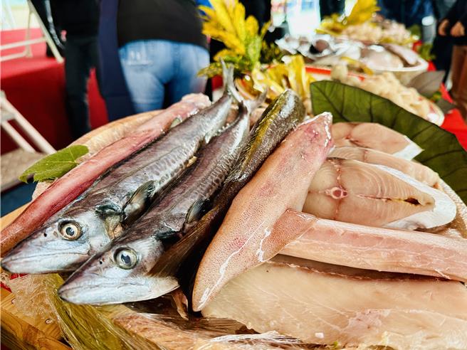 花莲区渔会推4款超值海鲜礼盒，今天介绍採用本港在地鲜渔货。（王志伟摄）