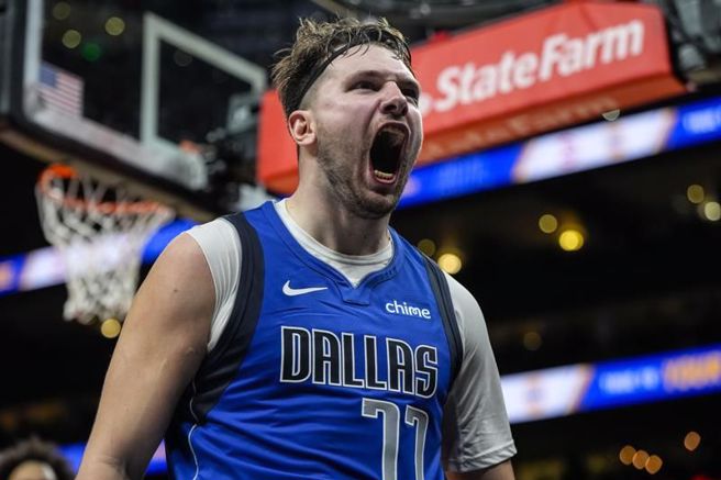 獨行俠東契奇狂轟73分10籃板7助攻。（美聯社）