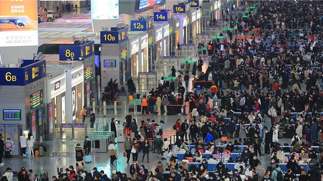 春運首日大陸跨區域人員流動量1億8935.2萬人次。（大陸央視）