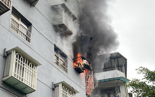 今27日下午15时许，台北市北投区中和街493巷3弄发生一起火警。（翻摄画面）