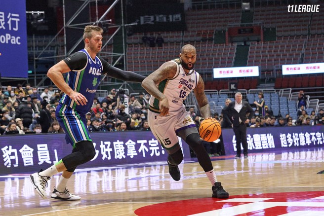 卡森斯27日貢獻雙十數據。(T1聯盟提供)