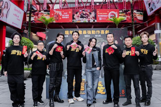 监制郝柏翔（左起）、叶如芬、林哲熹、蔡凡熙、蔡思韵、李铭忠、导演王鼎霖、「大飞」吴志庆27日出席《还钱》电影造势活动。（甲上娱乐提供）