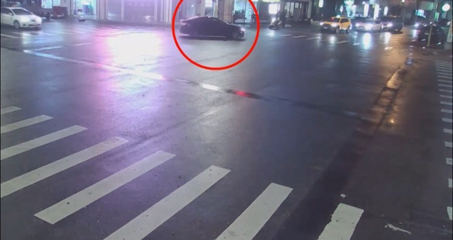 空军少校酒驾连2次肇逃，找上尉下属顶罪遭警识破。（翻摄画面）